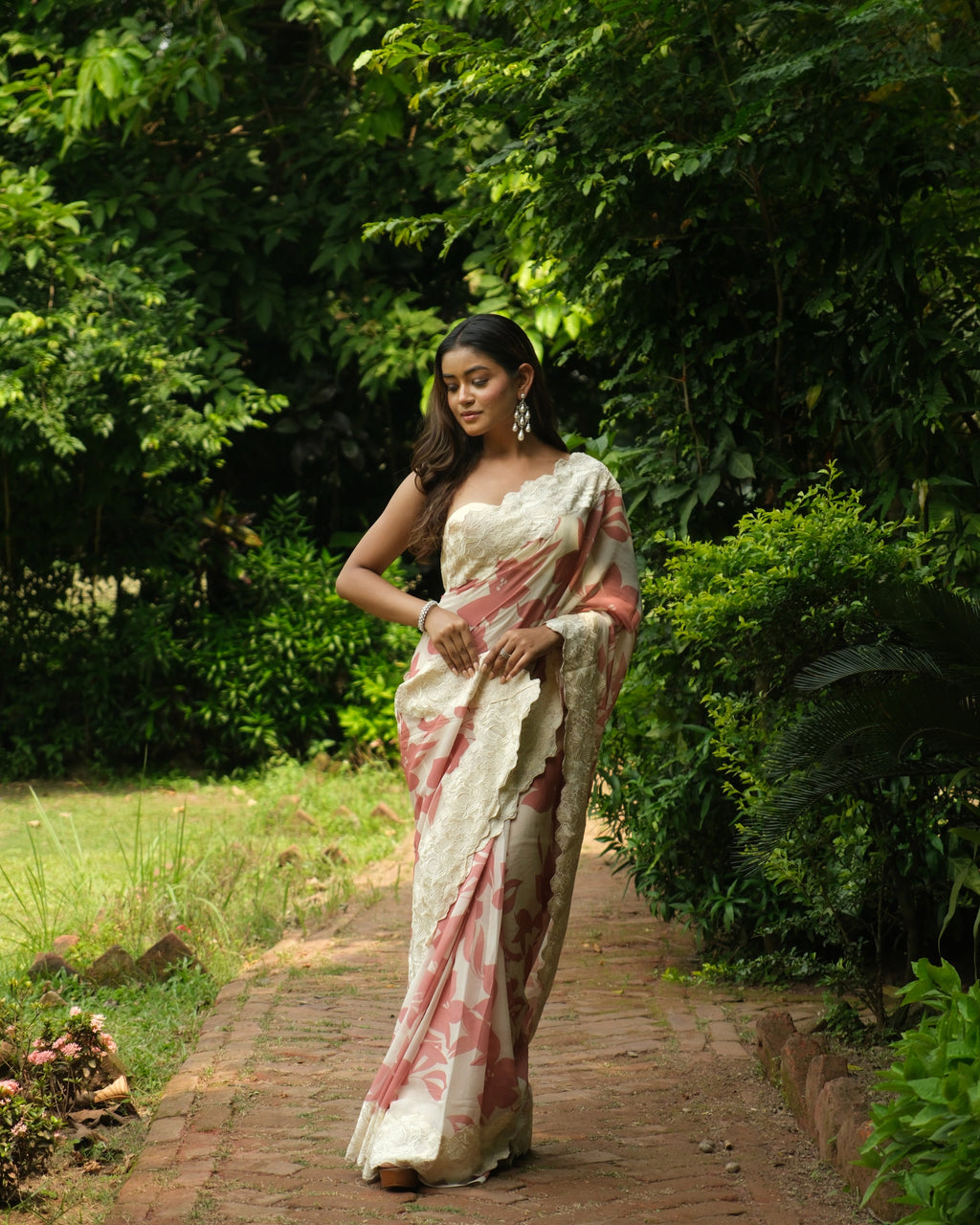 Rose Pink Georgette Threadwork Saree