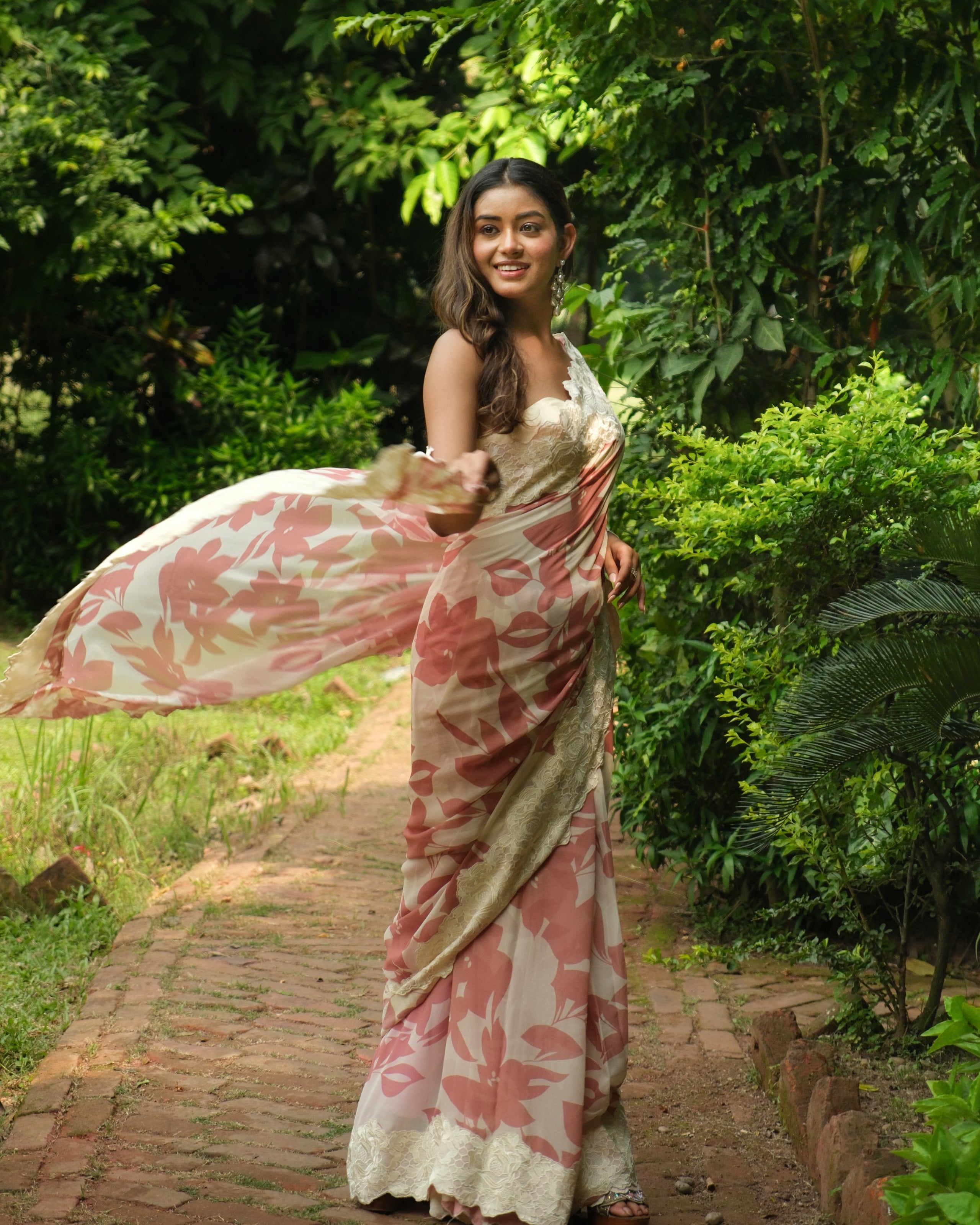 Rose Pink Georgette Threadwork Saree