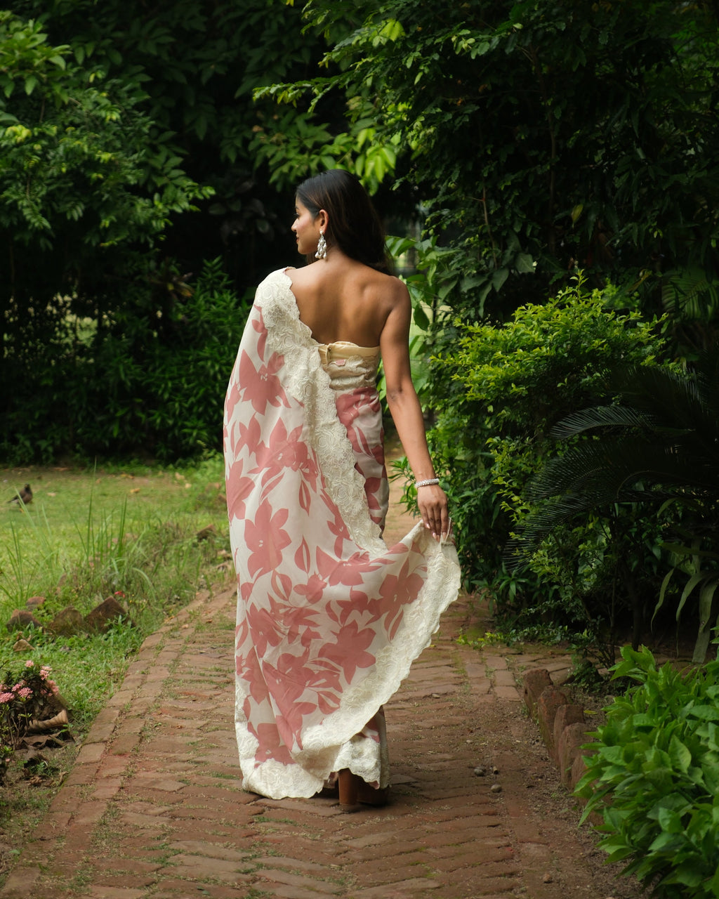 Rose Pink Georgette Threadwork Saree